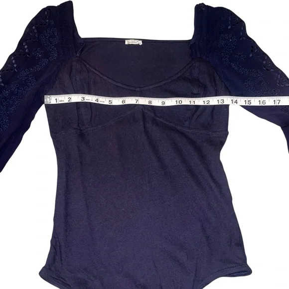 NWOT Free People Eyelet Lace Tiered Ruffle Sleeve Bodysuit Small Navy Blue - Picture 8 of 9